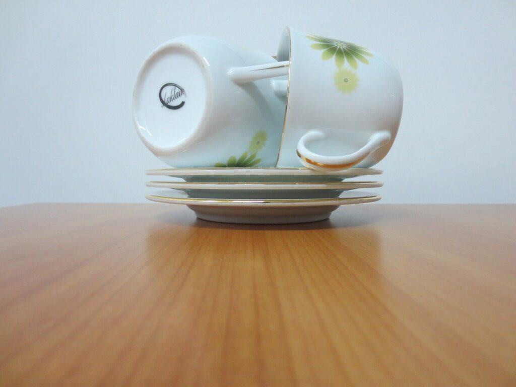 crockery, cups, tea-404543.jpg